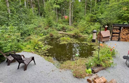 Jordan Road-Canyon Creek House | Tranquil Guest/Tiny house Retreat in Scenic Granite Falls with A/C, Wifi & more.