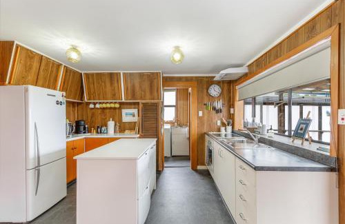 Ponsonby House | Tranquil Haven 2 BR Home Zodiak Stays