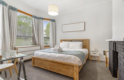 Ponsonby House | Tranquil Haven 2 BR Home Zodiak Stays