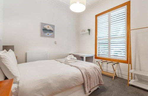 Ponsonby House | Tranquil Haven 2 BR Home Zodiak Stays