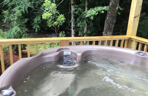 Topton House | Tranquil Haven Luxury Yurt - Creekside Glamping w/Private Hot Tub