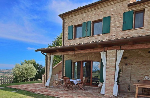 Montelabbate Cottage | Tranquil Hilltop Cottage