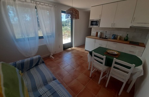 Sarria-Sant Gervasi House | Tranquil Holiday Apartment in Collserola: Nature, Stunning Views, Modern Comfort