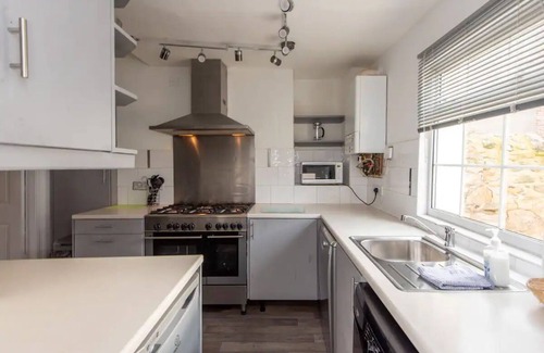Newcastle-upon-Tyne House | Tranquil Home in Newcastle-gateshead. Ideal for Family or Workers. Close to Town