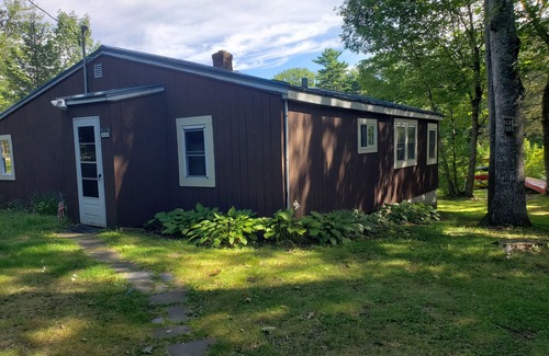 Liberty Cottage | Tranquil Lake St George Cottage