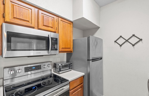Lago Vista House | Tranquil Lake Travis Retreat: Stylish Modern Condo in Lago Vista