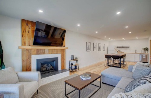 Central Okanagan House | Tranquil lake view retreat in the Okanagan. Hot tub and Pet-Friendly!