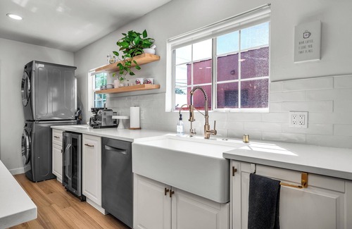 Los Angeles House | Tranquil & Light-Filled 3BR Retreat in El Sereno