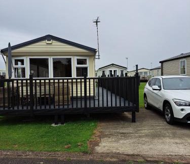Crowle House | Tranquil Lodge Retreat in Scunthorpe Countryside