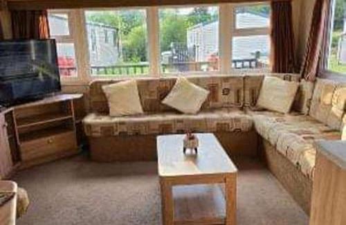 Crowle House | Tranquil Lodge Retreat in Scunthorpe Countryside