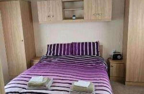 Crowle House | Tranquil Lodge Retreat in Scunthorpe Countryside