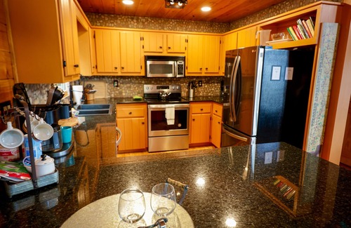 Necowa Cove Cabin | Tranquil mountain cabin with stunning views, hot tub & dog friendly