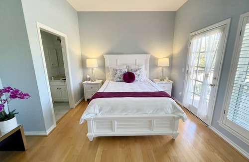 Parker Bed & Breakfast | Tranquil Neoclassical Bed & Breakfast near Southfork Ranch! Suite 1 & Suite 2