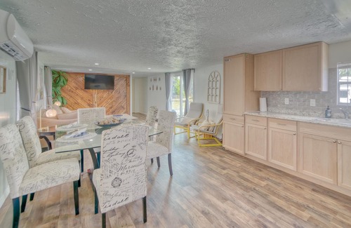Southside Rural Community House | Tranquil Oasis, Private Entrance & Kitchen