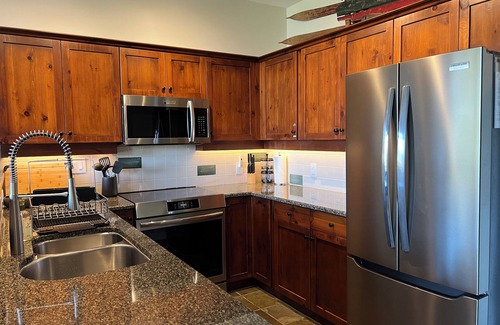 Nordic Estates House | Tranquil Oasis - Stunning Views - Ski/Bike In & Out , Hot Tub ★ ★ ★ ★ ★