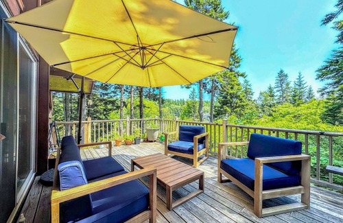 Southport House | Tranquil Ocean view home with a washer & dryer and a relaxing Deck