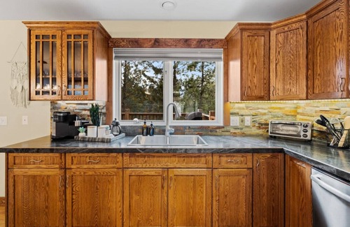 East Kootenay Apartment | Tranquil Pines | Hot Tub | Fire Pit | Playground