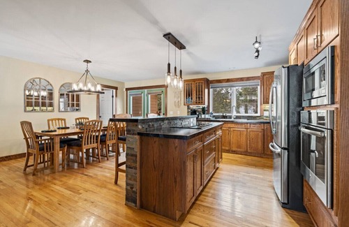 East Kootenay Apartment | Tranquil Pines | Hot Tub | Fire Pit | Playground