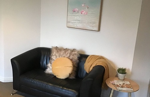East Albury Apartment | Tranquil Pet friendly, close to the airport, free NBN and Netflix!
