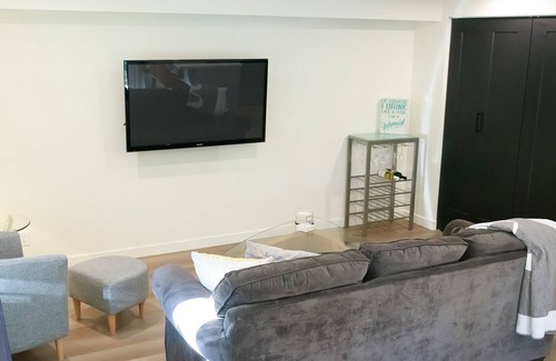 Central Okanagan House | Tranquil Pines 2 BR Guest Suite - Ebikes/scooters & EV Plugin