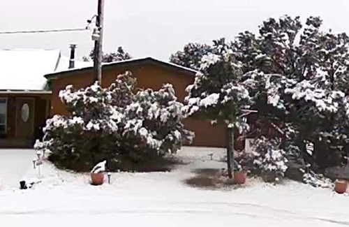 Canoncito House | Tranquil Private Mtn Retreat Perfect for Families, off I-25, 9 miles to SF