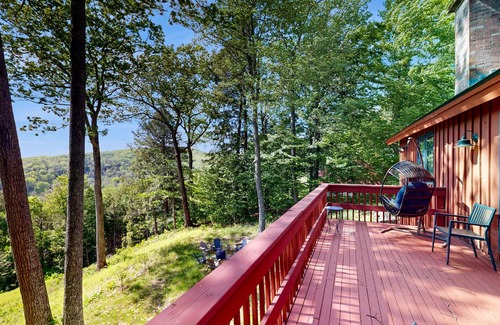 Quechee Cabin | Tranquil & renovated dog-friendly home with mountain views, W/D, AC