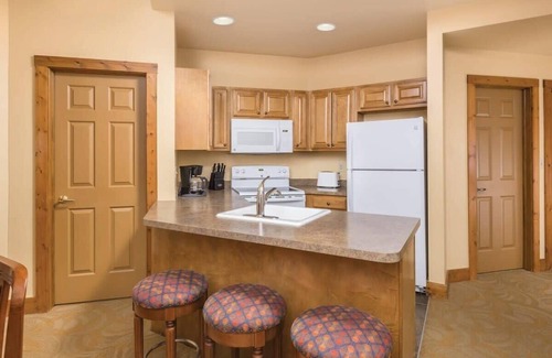 Hanover Condo | Tranquil Retreat: Cozy 1BR Suite @ Wyndham Galena