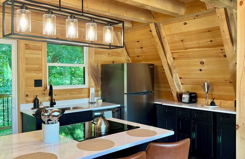 McArthur Cabin | Tranquil retreat nestled in the breathtaking landscape of Hocking Hills.