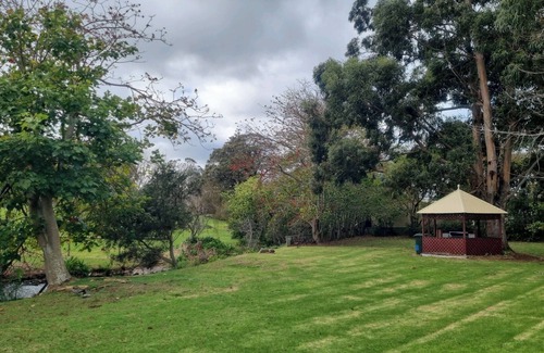 Mira Mar Apartment | Tranquil retreat on Middleton Road, mid-way between the city and the sea!
