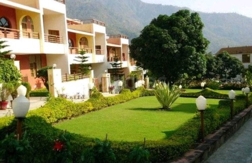 Rishikesh Villa | Tranquil Riverside Elegance: Luxury Retreat with Captivating Views by the Ganges
