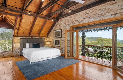 Berrilee House | Tranquil, romantic, secluded retreat with amazing views that stretch on forever!