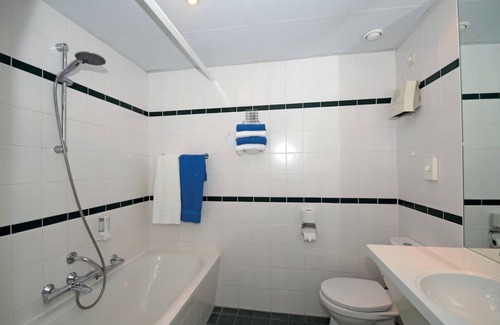 Heerenveen Hotel | Tranquil Sanctuary close to Top Landmarks, Scenic Outdoors & Attractions