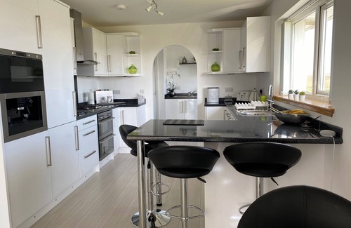 Baleshare House | TRANQUIL SANDS - A Pet Friendly Bungalow, walking distance to a stunning Beach