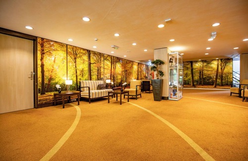 Zon en Schild Hotel | Tranquil Stay with Free Parking, Outdoor Terrace & Biking Adventures