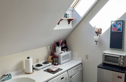 Union Apartment | Tranquil studio apartment on peaceful lake in Maine