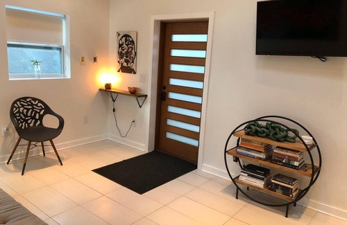 Coral Way Apartment | Tranquil studio with among gardens in vibrant Miami