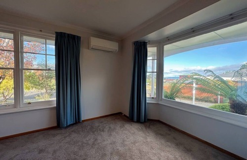 Howrah House | Tranquil Sunlit Retreat close to CBD and Airport