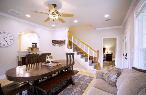 Kingston House | Tranquil Texoma Lake House w/private lake on .5 acres & steps from Lake Texoma
