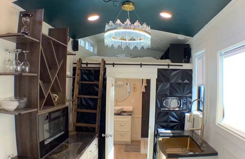 Pleasant Grove House | Tranquil Tiny house with AC in P G all to yourself Come stay at the Gatsby!