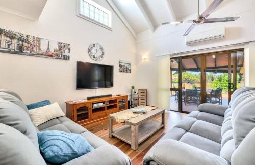 Marrara Apartment | Tranquil Townhouse Huge Pool & Golf Course Views