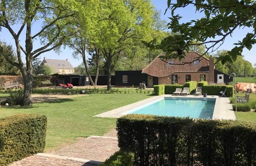 Balen House | Tranquil villa in Vlaanderen with terrace