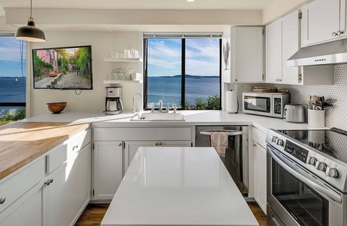 Magnolia Cottage | Tranquil waterfront cottage on Seattle's Puget Sound