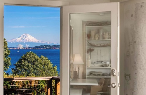 Magnolia Cottage | Tranquil waterfront cottage on Seattle's Puget Sound