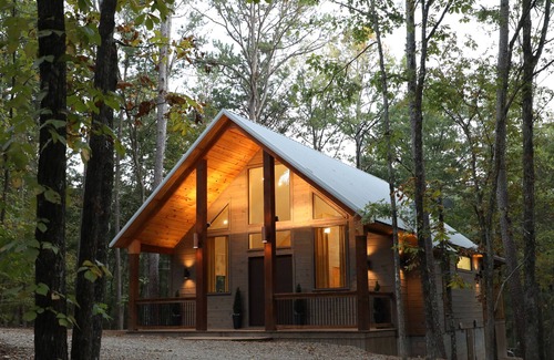 Broken Bow Cabin | Tranquil Waters Brand New Studio Cabin by Broken Bow Lake and Golf Course