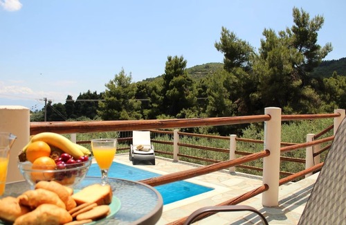 Skopelos Villa | Tranquiliti in the middle of Skopelos island