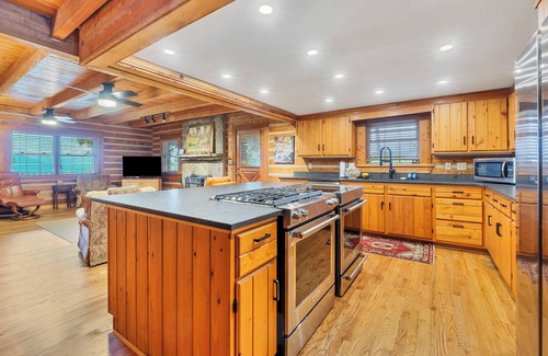 Townsend Cabin | TRANQUILITY 4 BR 4 1/2 Bath Log Cabin with Acreage and Views for Miles
