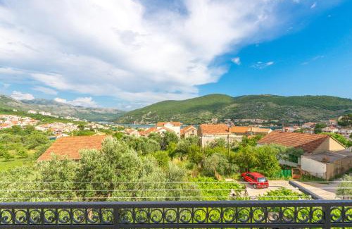 Mokosica Apartment | Tranquility and Nature in 4 Bedroom with Sea View
