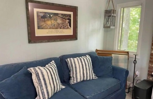 Lebanon House | Tranquility awaits on Amston Lake!