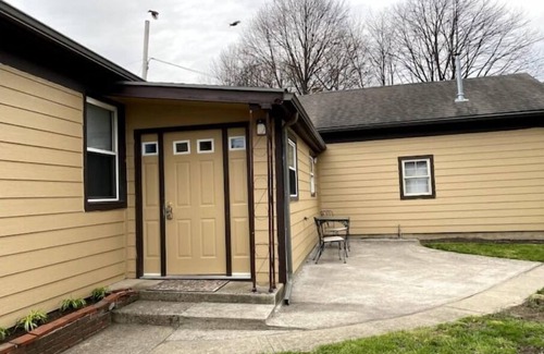 Dayton House | Tranquility Cottage- Close to UD