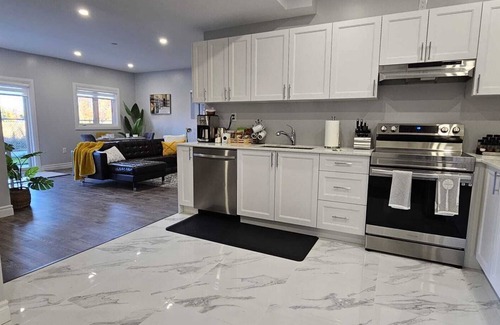 Innisfil House | Tranquility Haven in Barrie